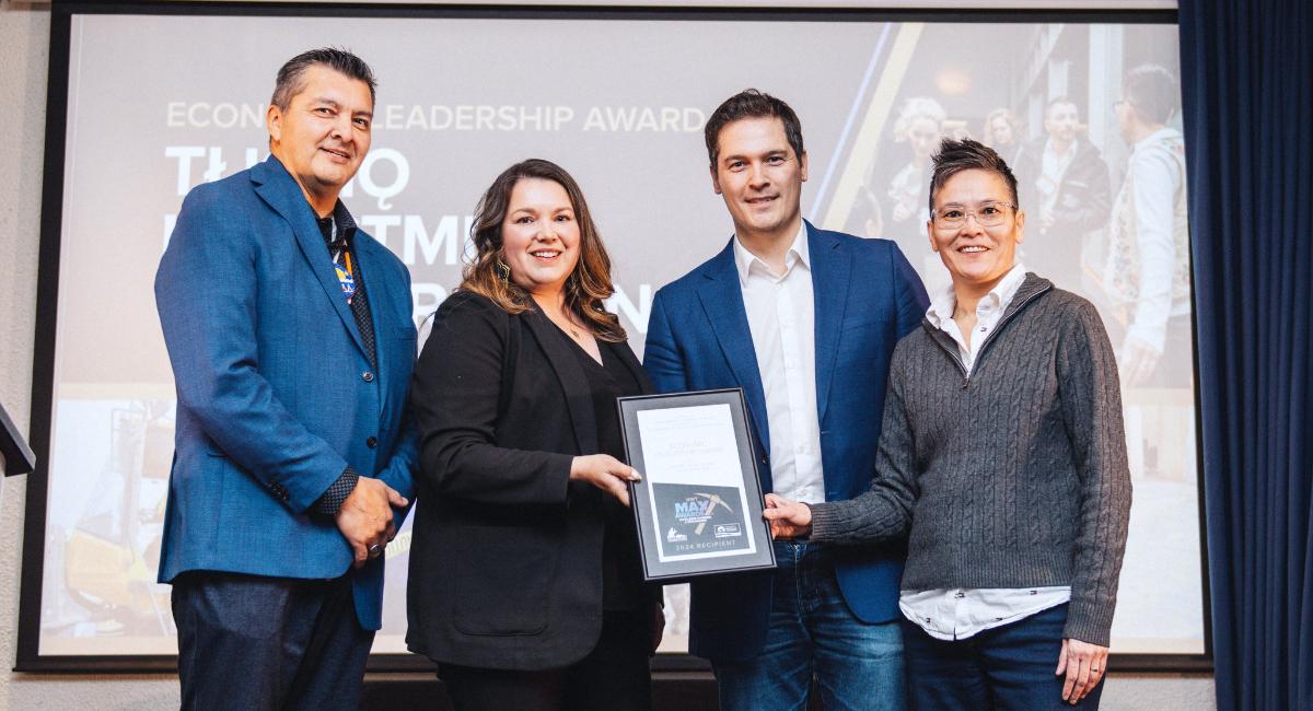 Photo of TIC staff accepted the Economic Leadership Award